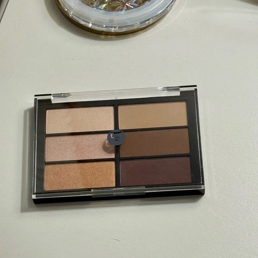 *NIB* Viseart Professional Eyeshadow Palette - Brown and Tan Shades